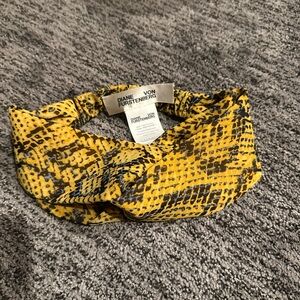 NWOT Diane Von Furstenberg DVF Yellow Snake Print wrap headband